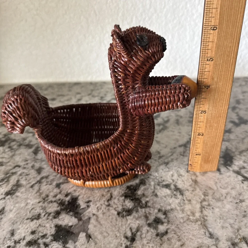 Vtg Wicker Squirrel & Acorn Basket Nut Candy Trinket Plant Cottagecore